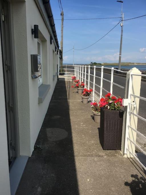 2 Quay Road, Killala. Stunning Sea Front Cottage 外观 照片