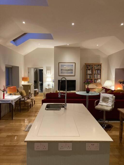 2 Quay Road, Killala. Stunning Sea Front Cottage 外观 照片