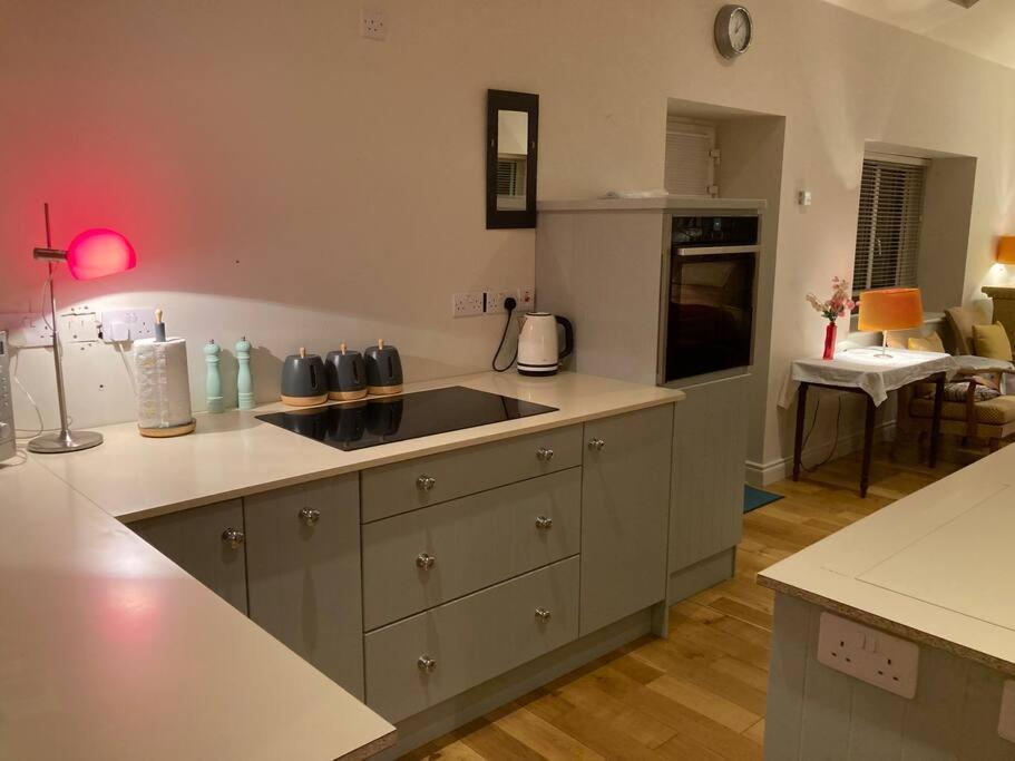 2 Quay Road, Killala. Stunning Sea Front Cottage 外观 照片