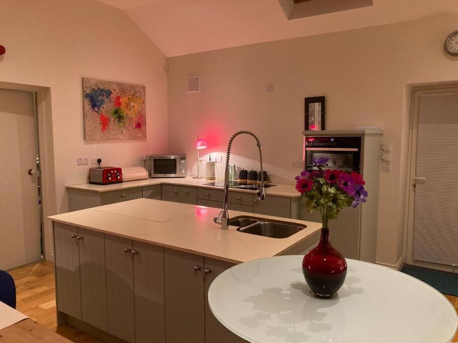 2 Quay Road, Killala. Stunning Sea Front Cottage 外观 照片