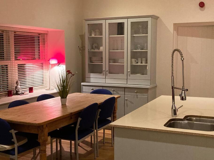 2 Quay Road, Killala. Stunning Sea Front Cottage 外观 照片