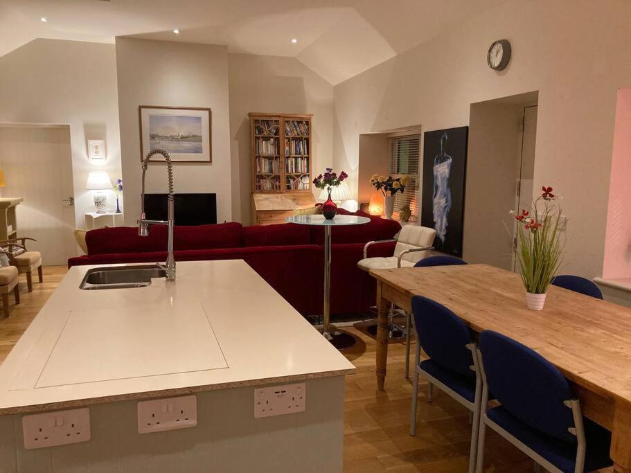 2 Quay Road, Killala. Stunning Sea Front Cottage 外观 照片